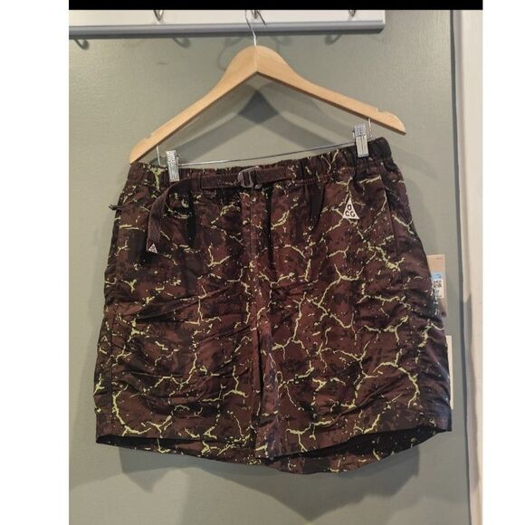 Nike ACG Trail Print AOP above knee shorts medium nwt - Picture 2 of 3